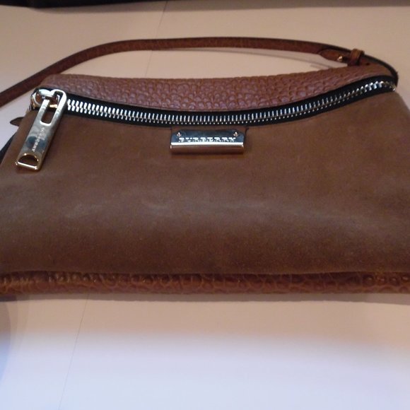 Burberry Suede Pebble Leather Logo Crossbody Zip Envelope Bag Purse - Picture 8 of 16